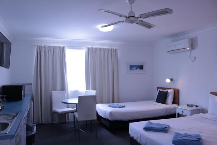 Port O'Call Motel Порт Макари Екстериор снимка